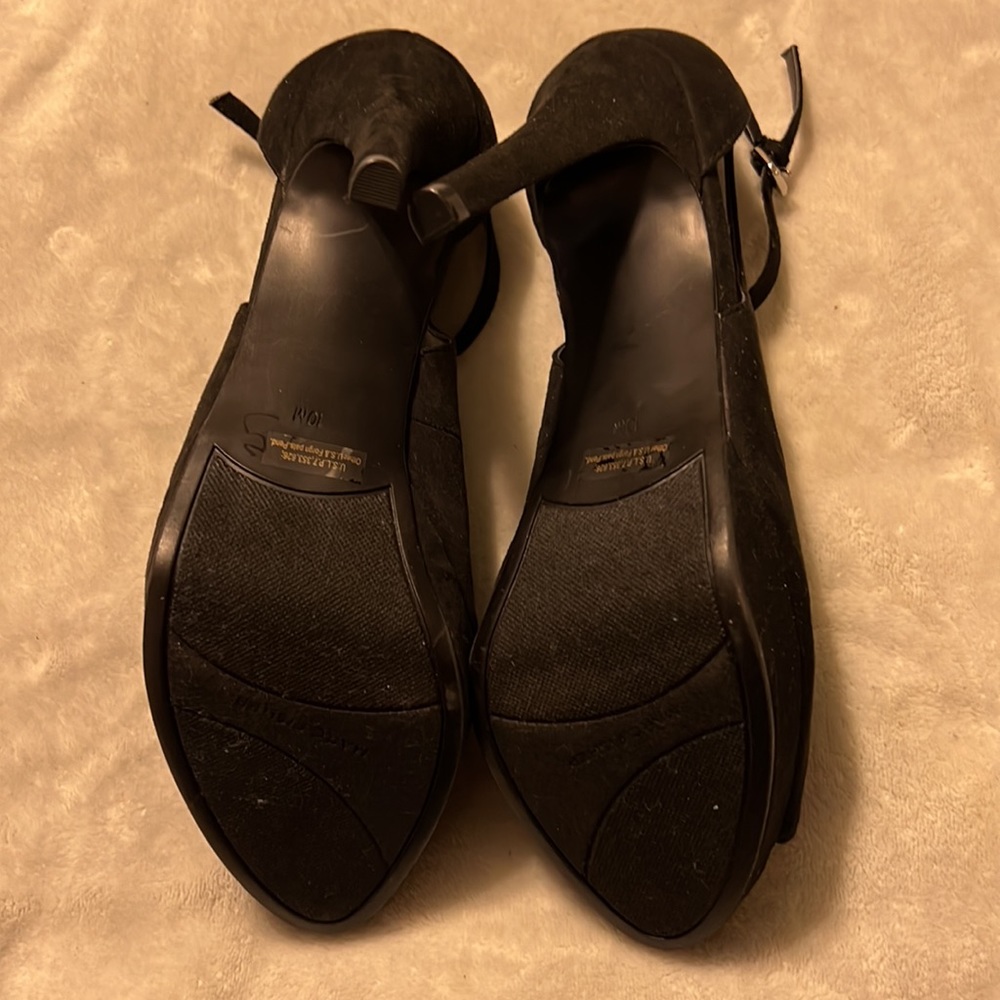 Heels - Picture 2 of 3
